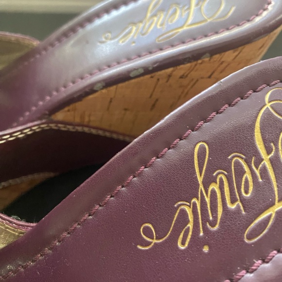 Fergie slip on wedge shoes - Picture 2 of 5